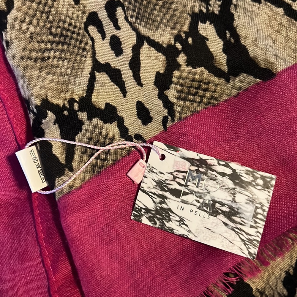 Beautiful Moda Scarf! - Picture 3 of 4